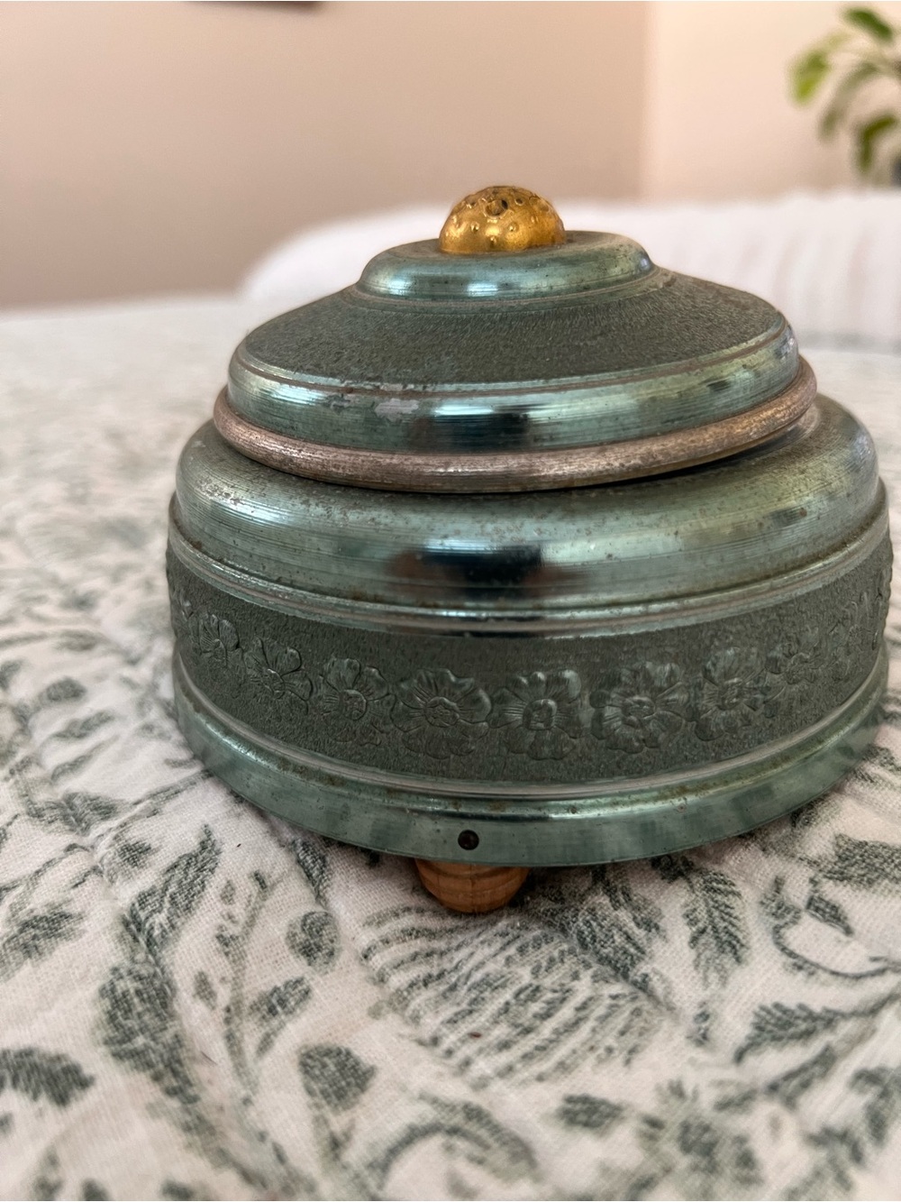 Vintage 1940s Musical Powder Box Plays Always Footed Aluminum Vanity Jar Puff